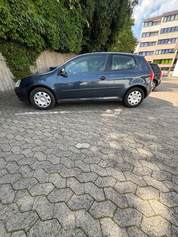 Blau Gebraucht 2004 VW Golf IV Trendline Limousine | 2.100 € (Fairer Preis) - Bild 1/4