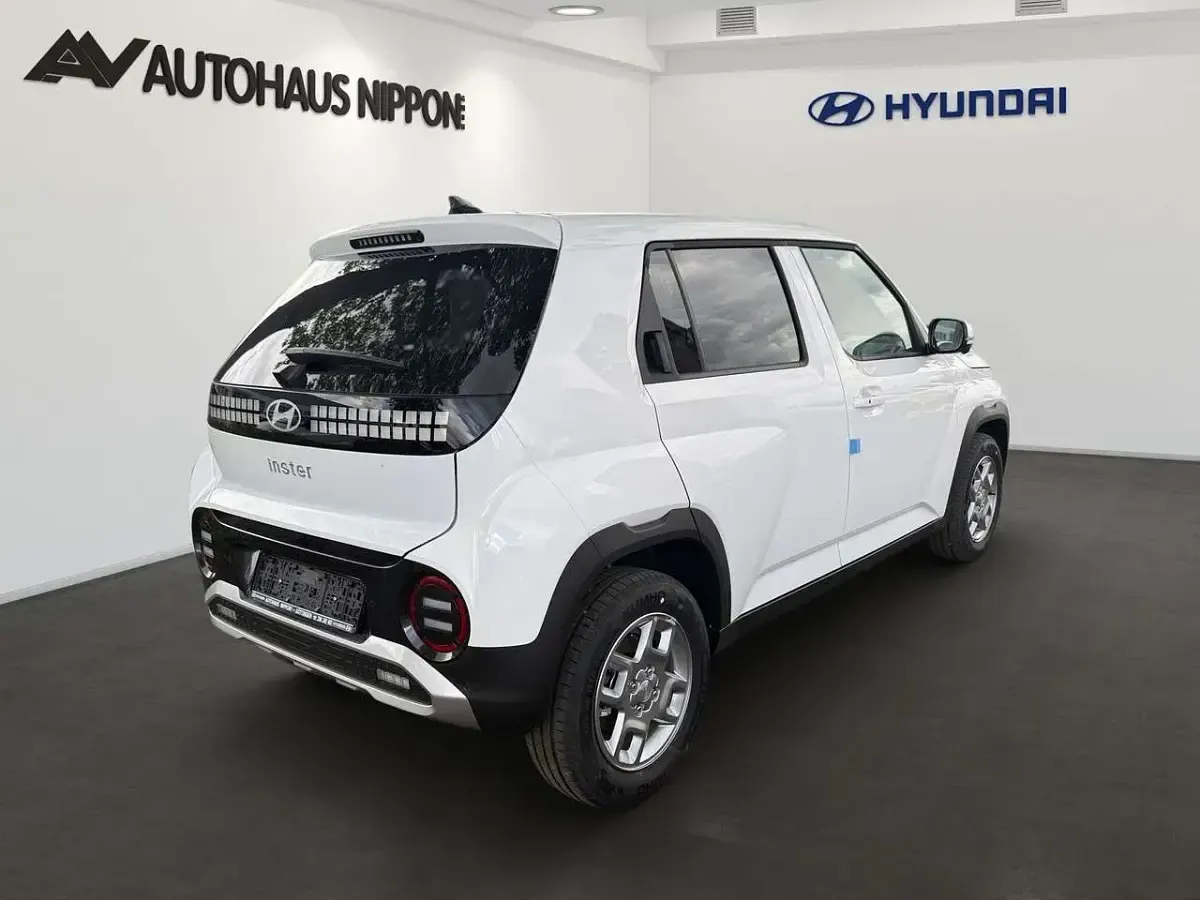 Neu Hyundai Inster Trend 85 kW (116 PS) 2026 Atlas white / sol Kleinwagen