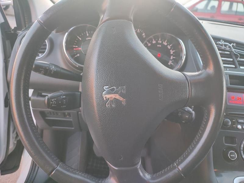 Gebraucht Peugeot 5008 Active 120 PS (88 kW) 2012 Weiß Van / Kleinbus