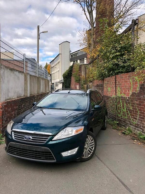 Grün Gebraucht 2007 Ford Mondeo Kombi | 2.200 € (Teuer) - Bild 1/4