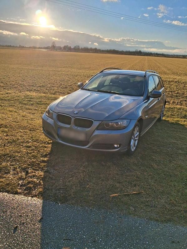 Gebraucht BMW 318 143 PS (105 kW) 2009 Grau Kombi
