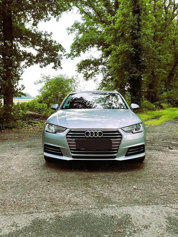 Silber Gebraucht 2016 Audi A4 Kombi | 15.000 € (Guter Preis) - Bild 1/4
