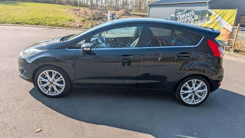 Gebraucht Ford Fiesta Titanium 101 PS (74 kW) 2015 Schwarz Kleinwagen