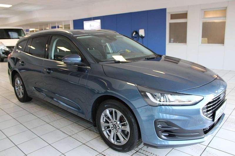 Gebraucht Ford Focus Titanium 125 PS (91 kW) 2023 Chromablau metallic Kombi
