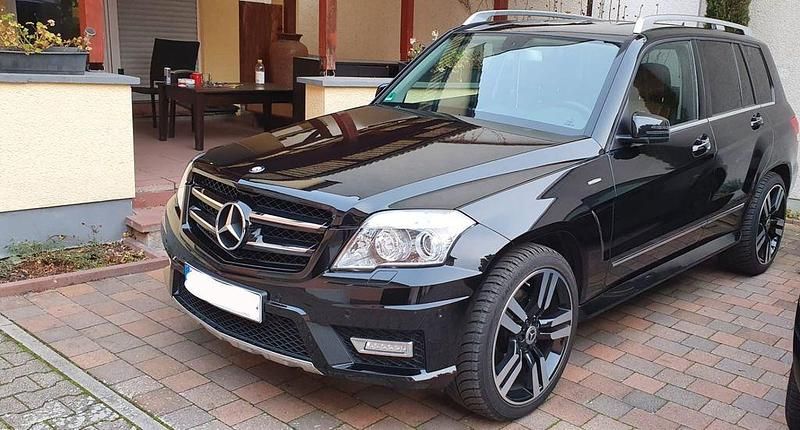Schwarz Gebraucht 2009 Mercedes GLK250 AMG line SUV | 11.950 € (Fairer Preis) - Bild 1/4