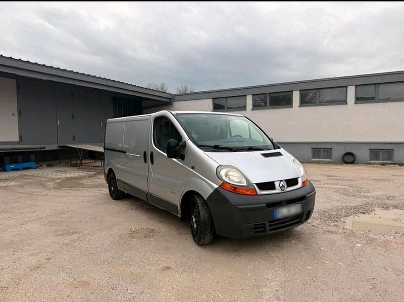 Gebraucht Renault Traffic 130 PS (95 kW) 2006 Silber Van / Kleinbus