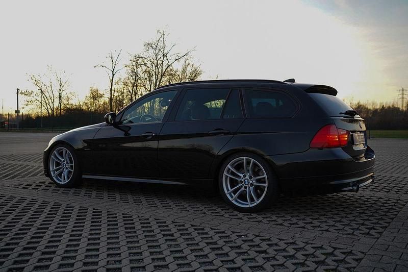 Gebraucht BMW 335 Shadowline 306 PS (225 kW) 2011 Schwarz Kombi