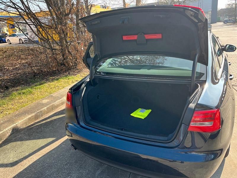 Gebraucht Audi A6 Ambiente 179 PS (131 kW) 2013 Blau Limousine