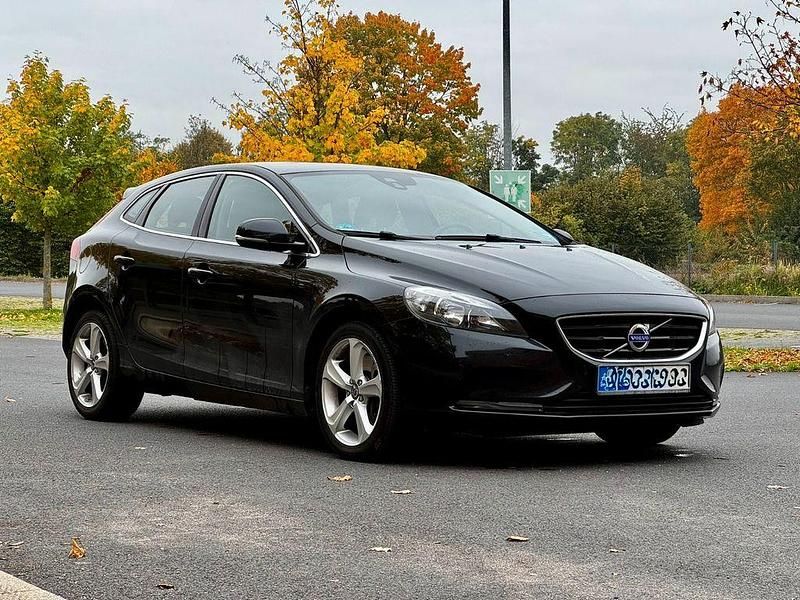 Schwarz Gebraucht 2014 Volvo V40 Momentum Kombi | 9.000 € (Guter Preis) - Bild 1/4
