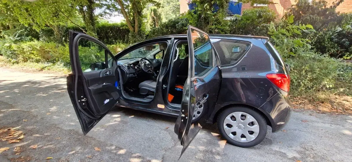 Gebraucht Opel Meriva Edition 101 PS (74 kW) 2012 Schwarz Van / Kleinbus