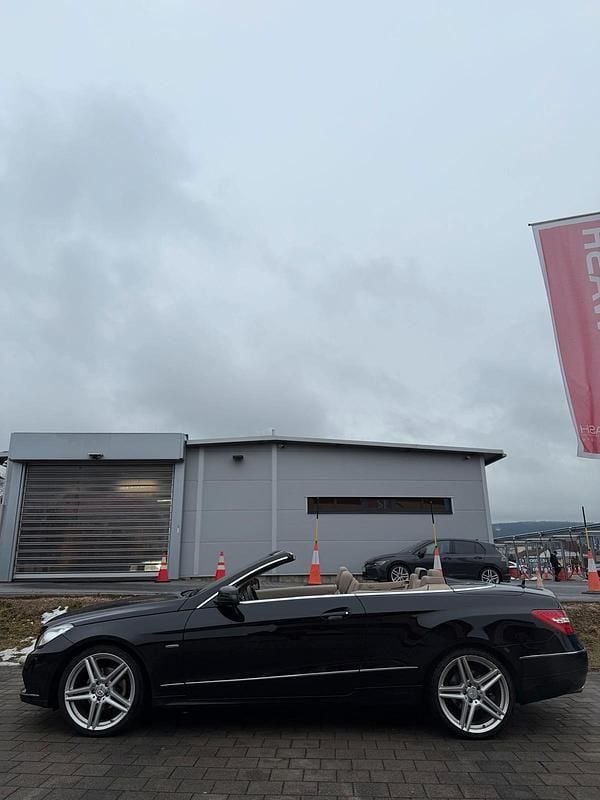 Gebraucht Mercedes E250 204 PS (150 kW) 2010 Schwarz Cabrio