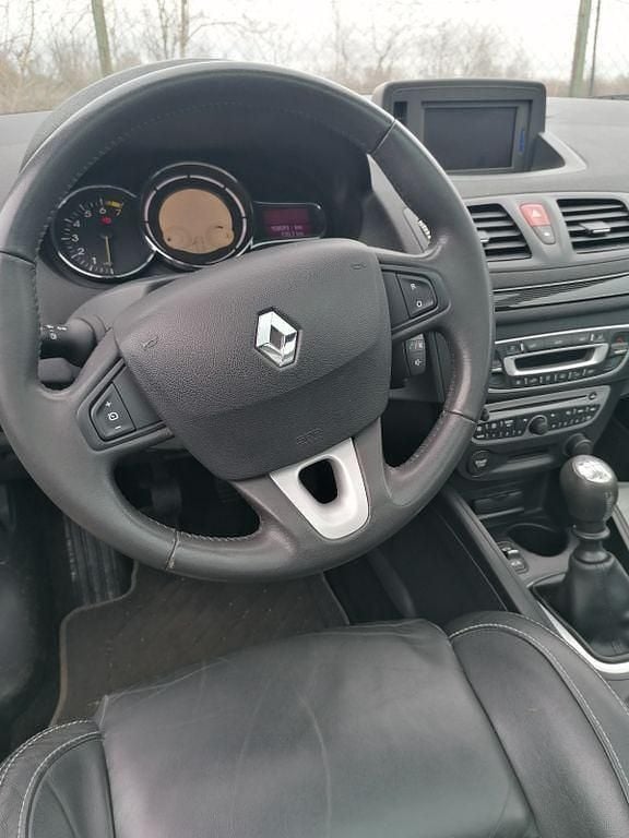 Gebraucht Renault Mégane Cabriolet Dynamique 131 PS (96 kW) 2010 Weiß Cabrio