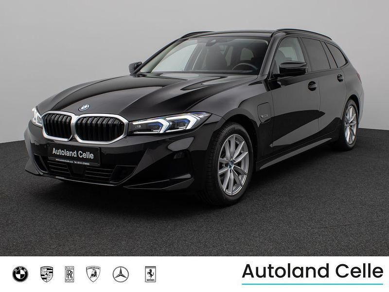 Schwarz ii 668schwarz Gebraucht 2022 BMW 330e Sport Line Limousine | 32.499 € (Guter Preis) - Bild 1/4