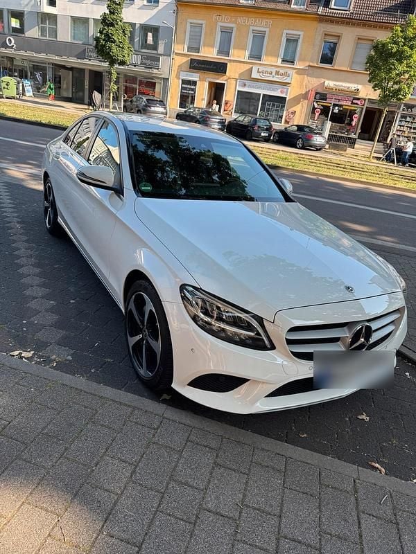 Weiß Gebraucht 2019 Mercedes C220 Limousine | 23.000 € (Fairer Preis) - Bild 1/4