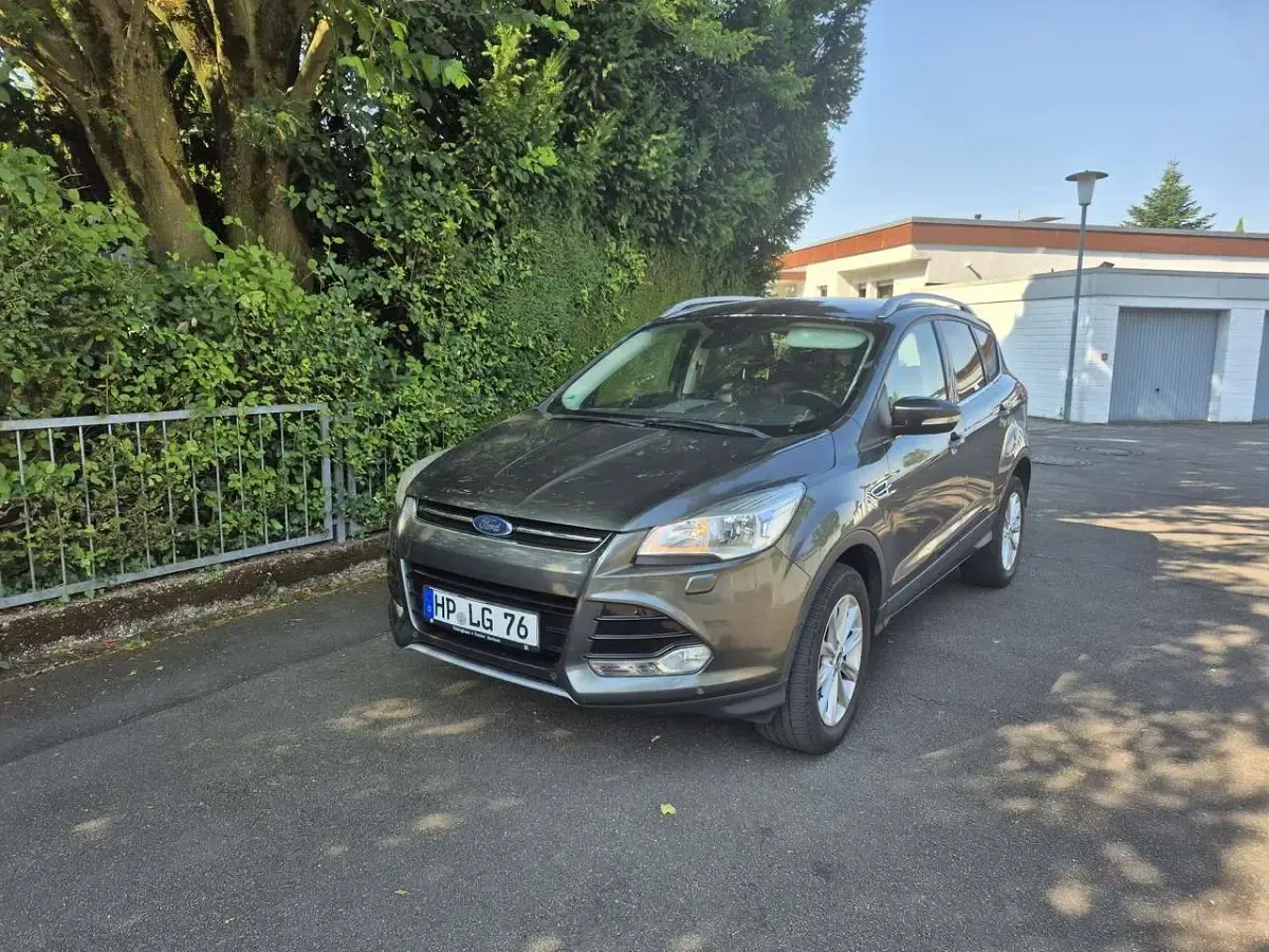 Gebraucht Ford Kuga Titanium 150 PS (110 kW) 2015 Grau SUV