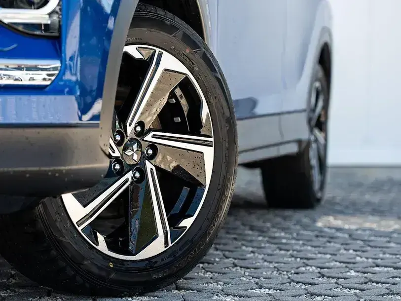 Gebraucht Mitsubishi Eclipse Cross Edition 188 PS (138 kW) 2021 Laser blau SUV