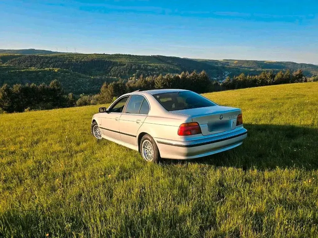 Gebraucht BMW 530 184 PS (135 kW) 1999 Silber Limousine