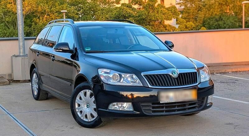 Schwarz Gebraucht 2009 Skoda Octavia Kombi | 4.700 € (Teuer) - Bild 1/4