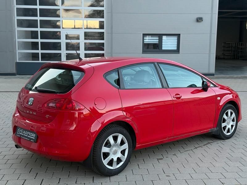 Usata Seat Leon Reference 102 CV (75 kW) 2006 Rosso Utilitaria