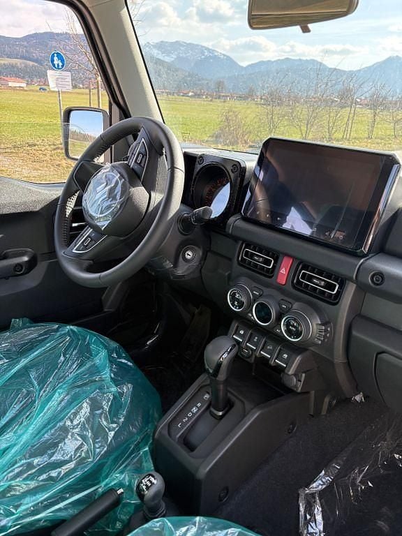 Neu Suzuki Jimny 102 PS (75 kW) 2026 Grün SUV