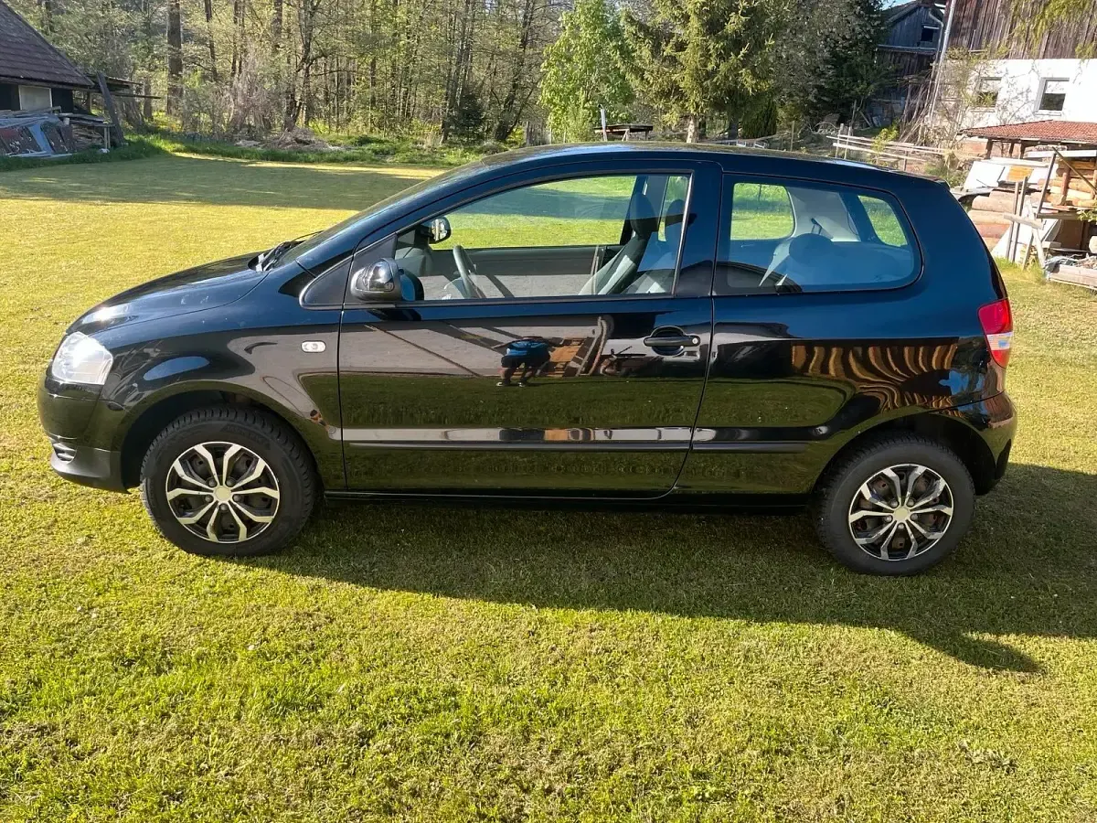 Używany VW Fox 54 KM (39 kW) 2008 Czarny Hatchback
