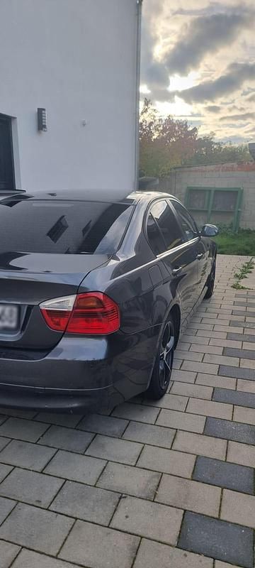 Gebraucht BMW 320 150 PS (110 kW) 2005 Grau Limousine