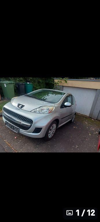 Silber Gebraucht 2010 Peugeot 107 Filou Kleinwagen | 1.950 € (Fairer Preis) - Bild 1/4