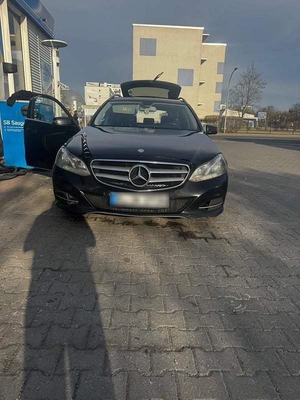 Gebraucht Mercedes E220 170 PS (125 kW) 2016 Schwarz Kombi