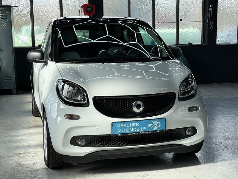 Second-hand Smart ForFour Basis 90 CP (66 kW) 2018 Negru Hatchback