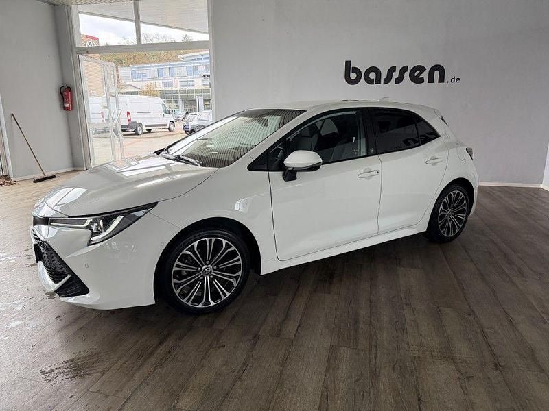 Gebraucht Toyota Corolla Team 122 PS (89 kW) 2022 Schneeweiß Limousine