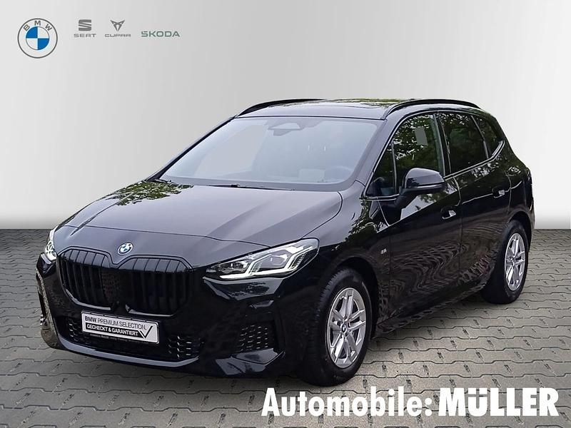Schwarz Gebraucht 2025 BMW 220 Active Tourer M Sport Van / Kleinbus | 36.950 € (Teuer) - Bild 1/4