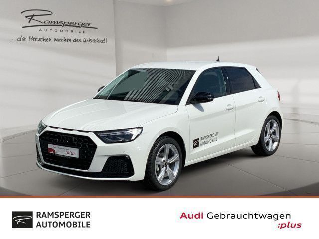 Weiß (cortinaweiß mythosschwarz metallic) Gebraucht 2024 Audi A1 Sportback Advanced Plus Kleinwagen | 23.480 € (Fairer Preis) - Bild 1/4
