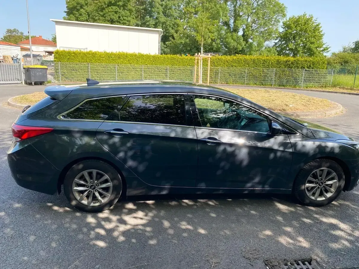 Gebraucht Hyundai i40 Trend 135 PS (99 kW) 2016 Grau Kombi