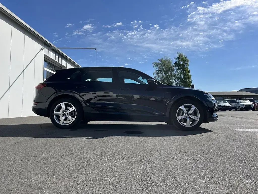 Gebraucht Audi e-tron Advanced Plus 230 kW (313 PS) 2022 Mythosschwarz SUV