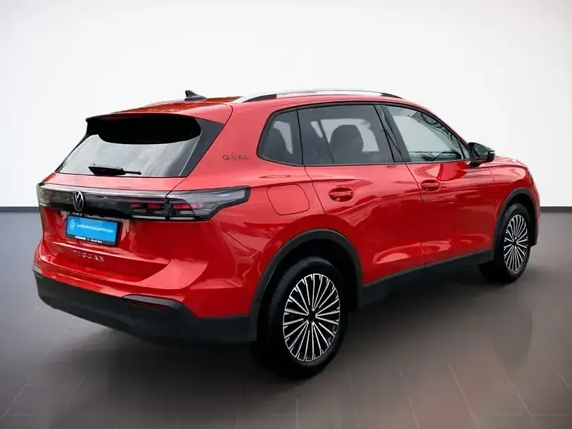 Gebraucht VW Tiguan Goal 150 PS (110 kW) 2025 Persimmon red SUV