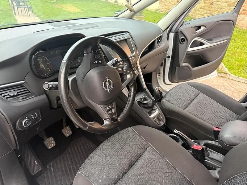 Gebraucht Opel Zafira 170 PS (125 kW) 2018 Weiß Van / Kleinbus