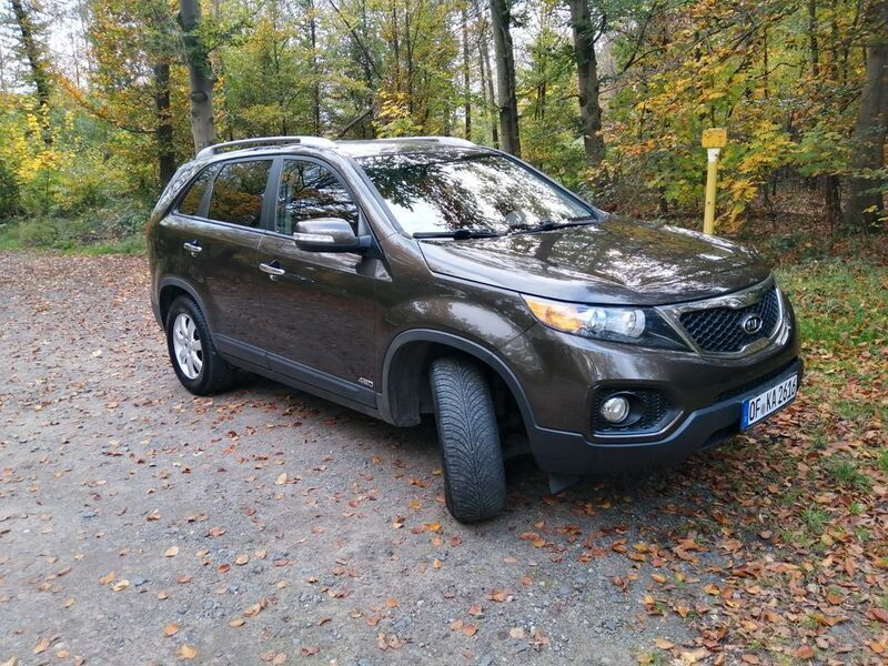 Braun Gebraucht 2010 Kia Sorento Spirit SUV | 10.650 € (Etwas zu teuer) - Bild 1/4
