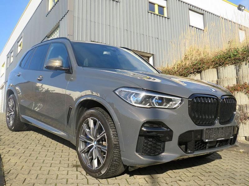 Grau Gebraucht 2022 BMW X5 M Sport SUV | 53.900 € (Fairer Preis) - Bild 1/4