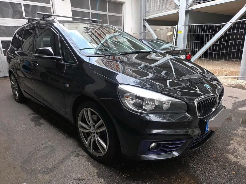 Schwarz Gebraucht 2016 BMW 218 Gran Tourer M Sport Van / Kleinbus | 13.999 € (Teuer) - Bild 1/4