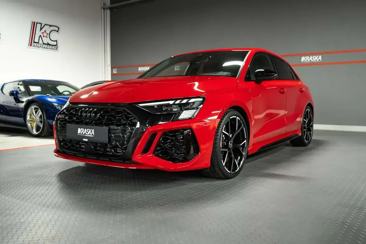 Gebraucht Audi RS3 Sport 400 PS (294 kW) 2022 Tangorot metallic Limousine