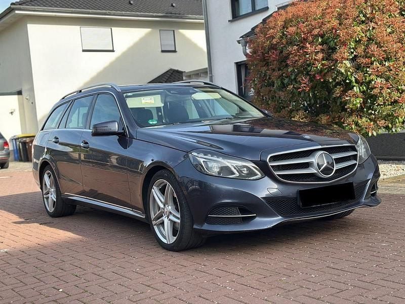 Gebraucht Mercedes E350 Avantgarde 252 PS (185 kW) 2014 Blau Limousine