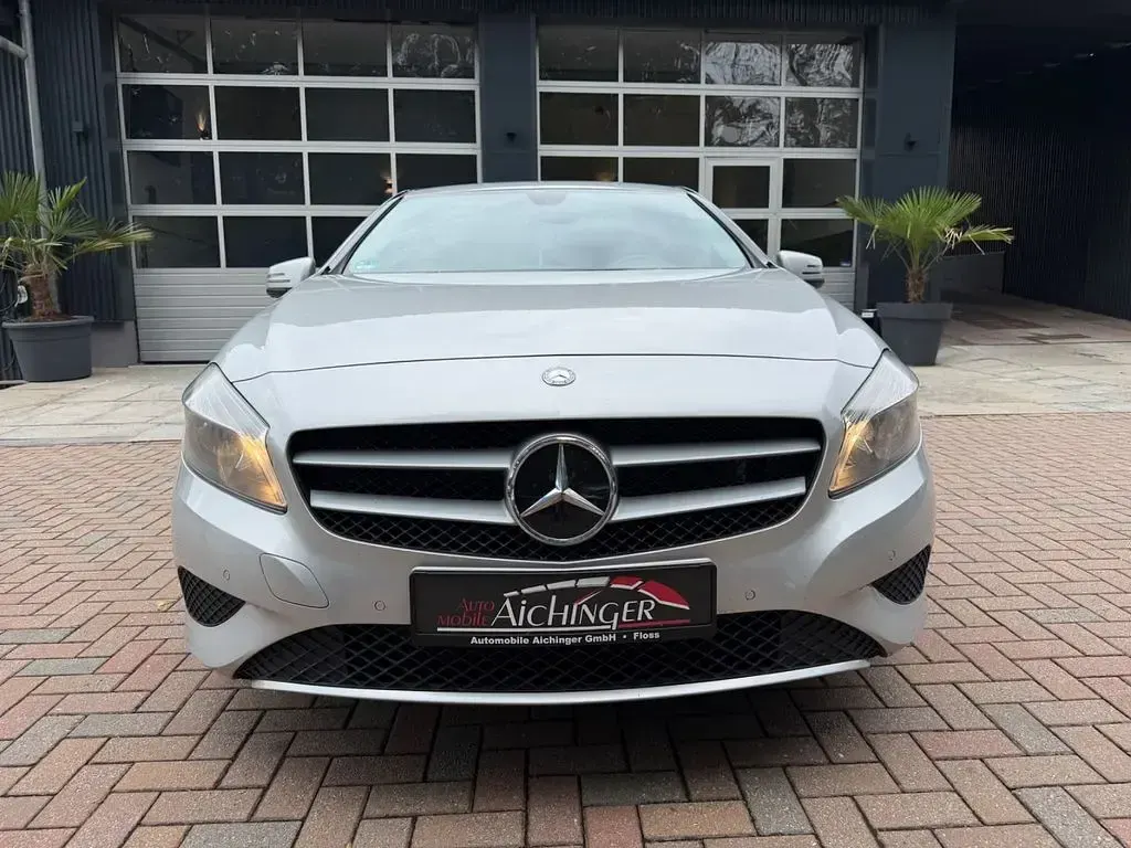 Gebraucht Mercedes A180 122 PS (89 kW) 2012 Silber Kleinwagen
