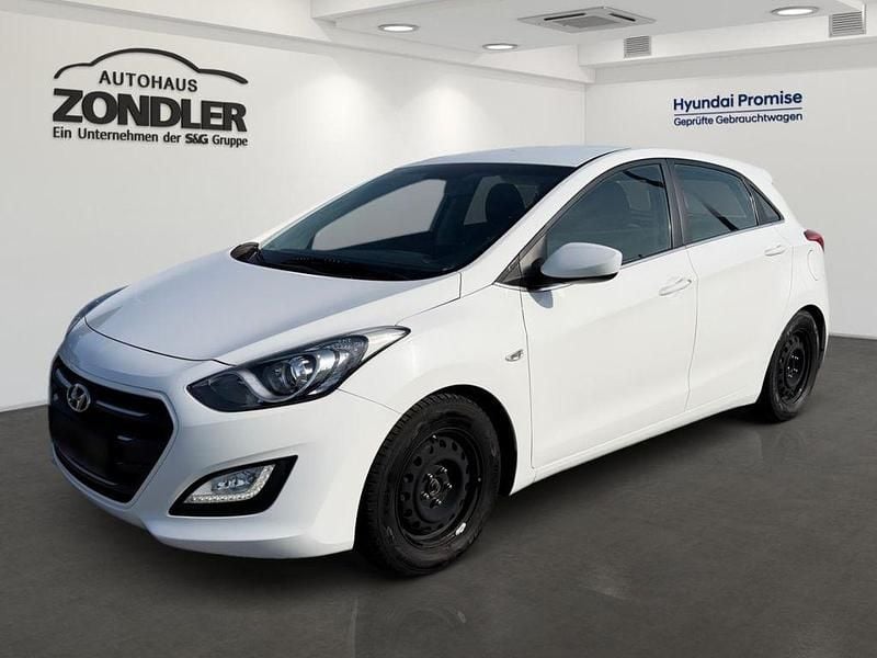 Gebraucht Hyundai i30 Trend 101 PS (74 kW) 2016 Weiß Limousine