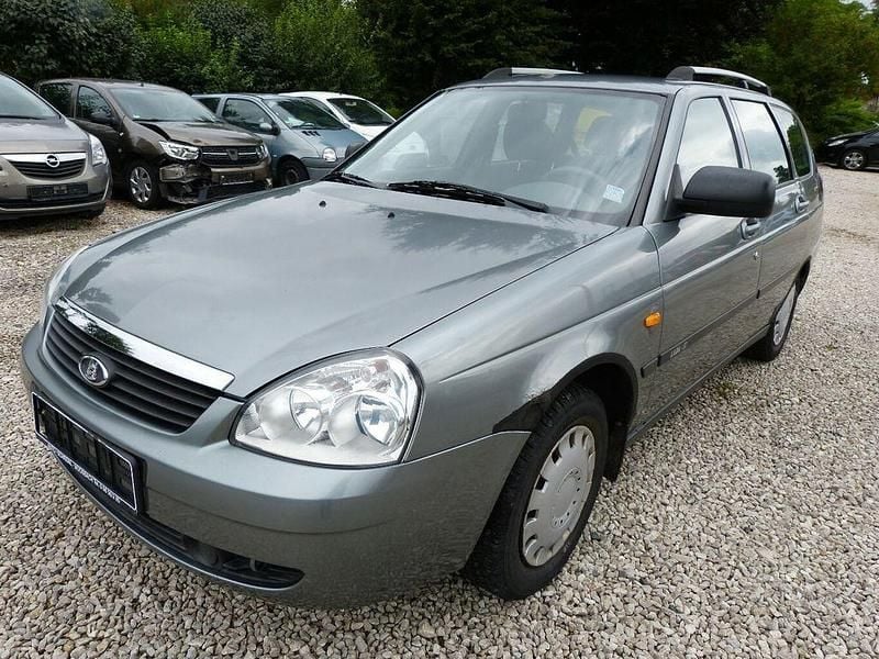 Grau Gebraucht 2012 Lada Priora Kombi | 599 € - Bild 1/4