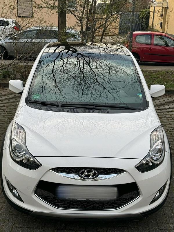 Weiß Gebraucht 2014 Hyundai ix20 Kleinwagen | 6.700 € (Teuer) - Bild 1/4
