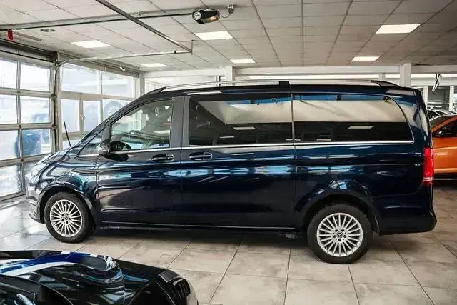 Gebraucht Mercedes V250 Avantgarde 190 PS (139 kW) 2018 Blau Van / Kleinbus