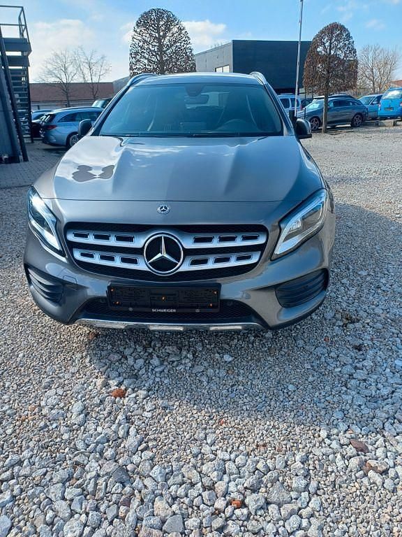 Gebraucht Mercedes GLA180 AMG 122 PS (89 kW) 2018 Grau SUV