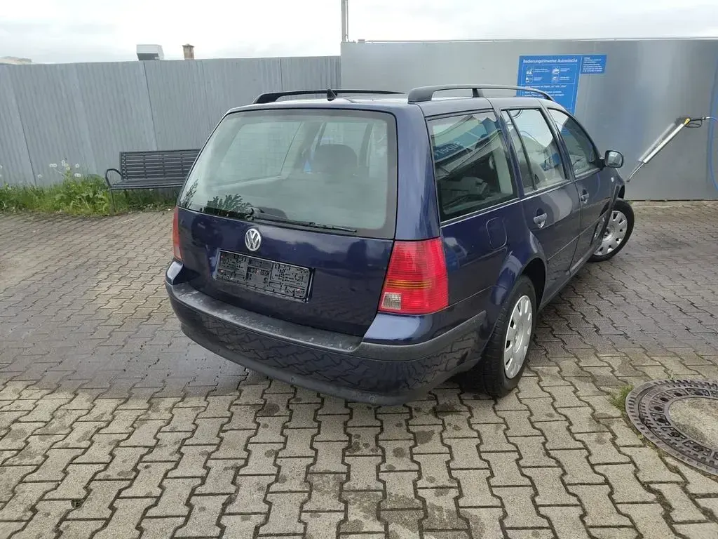 Używany VW Golf IV Basis 101 KM (74 kW) 2005 Niebieski Kombi