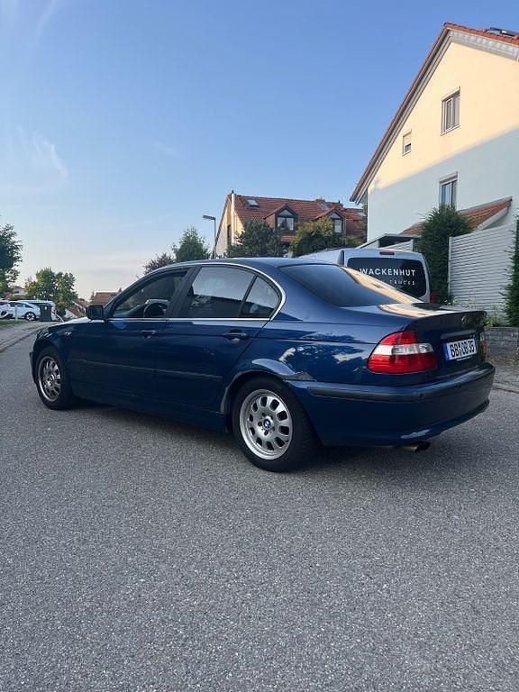 Blau Gebraucht 2003 BMW 320 Limousine | 3.200 € (Fairer Preis) - Bild 1/4