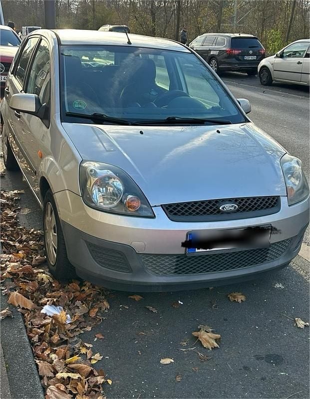 Silber Gebraucht 2006 Ford Fiesta Limousine | 2.200 € (Fairer Preis) - Bild 1/4